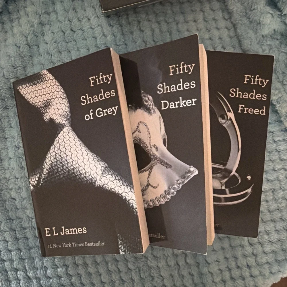 Fifty Shades Trilogy Set :‎ Fifty Shades of Grey, Fifty Shades Darker, Fifty...